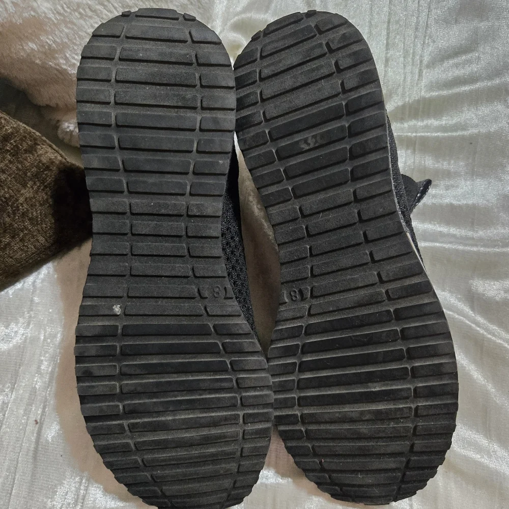 Black Knit Slip-On Sneakers By Urban Sport Size 8 EUC